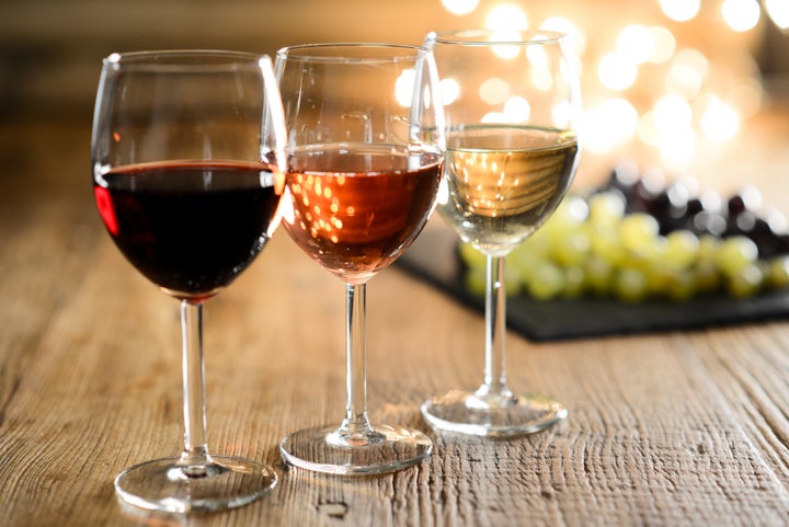 Vinho também pode ser uma bebida adequada para o verão.