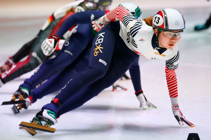 Shim Suk-hee competes in one of the heats of the women's 1,500-meter race of the ISU World Short Track Speed Skating Championships in Rotterdam, Netherlands, on March 10, 2017.