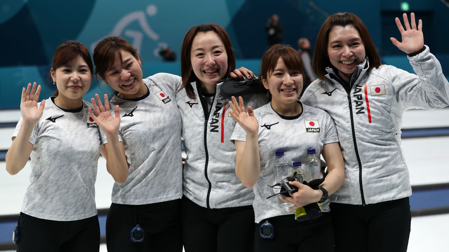 カーリング女子が銅メダル 笑顔と涙が混じり合った勝利 を日本中が見守った 平昌オリンピック ハフポスト