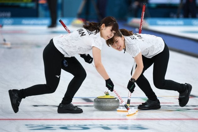 カーリング女子が銅メダル 笑顔と涙が混じり合った勝利 を日本中が見守った 平昌オリンピック ハフポスト