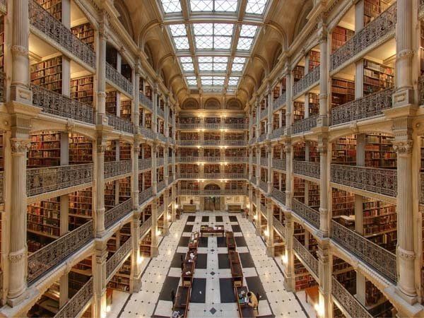 George Peabody Library（アメリカ）