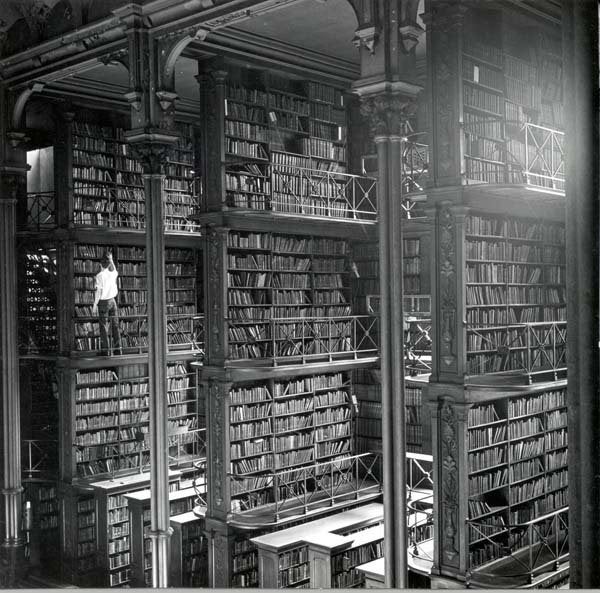 創価大学図書館　痴漢 Untitled
