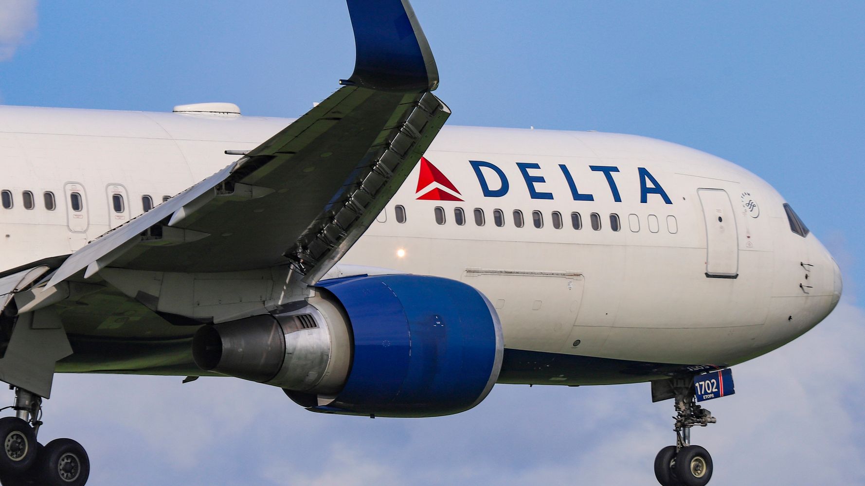 Delta Hands Out Creepy Coca-Cola Napkins Urging Passengers To Hit On ...