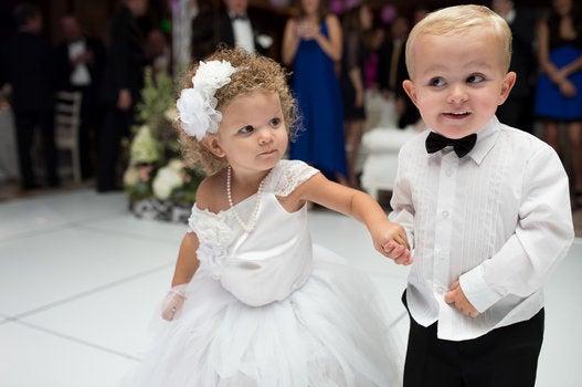 ママの結婚式のハイライトをさらってしまった4歳の女の子 動画 ハフポスト Life ママの結婚式のハイライトをさらってしまった4歳の女の子 動画 ハフポスト Life