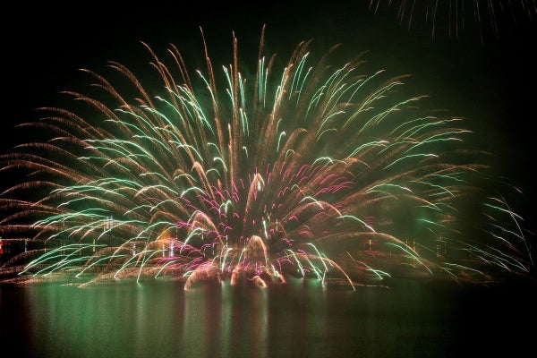 広島 呉市の花火大会ポスターが切ない 次の一発が上がったら 手を握ろう ハフポスト News 広島 呉市の花火大会ポスターが切ない 次の一発が上がったら 手を握ろう ハフポスト News