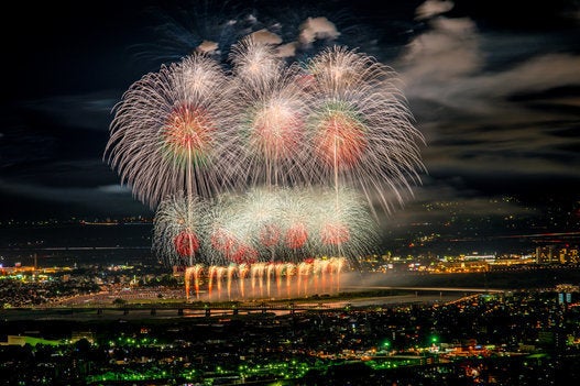 この花火がすごい14 夜空にきらめくフェニックス 長岡まつり大花火大会 画像集 ハフポスト News