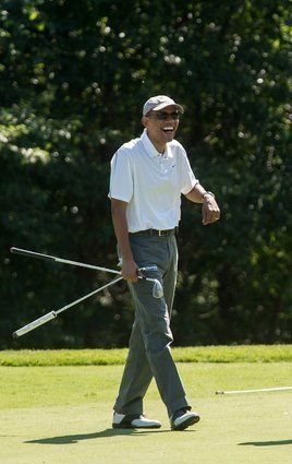 夏休みにゴルフをするオバマ米大統領
