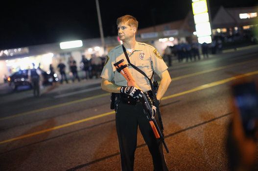 黒人少年射殺】ファーガソンの警官に、白人至上主義団体「KKK」が支援 