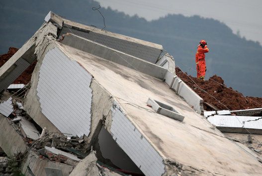 APTOPIX China Building Collapse