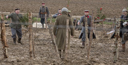 100年前の奇跡 クリスマス休戦 第一次世界大戦中に敵同士がともに祝う 動画 ハフポスト News