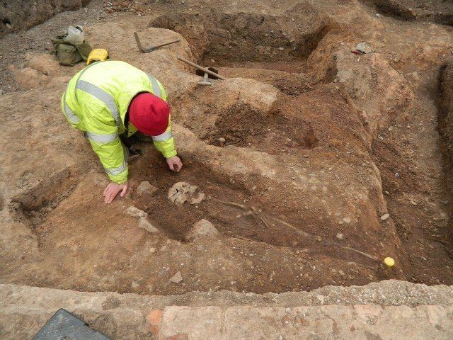 1,700-Year-Old Roman Cemetery Unearthed