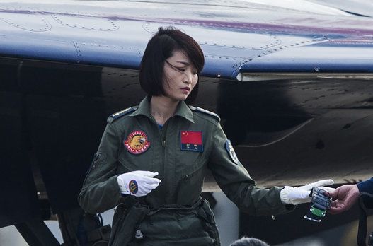 中国、女性初の「殲10」パイロットが訓練中に事故死 | ハフポスト NEWS
