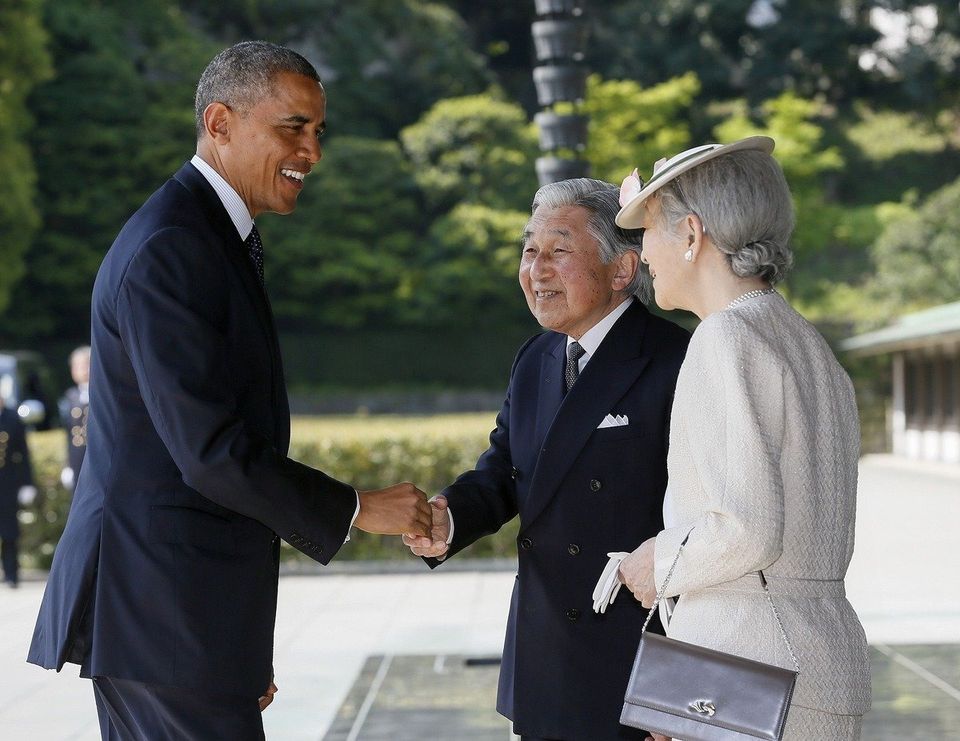 両陛下と握手する米大統領