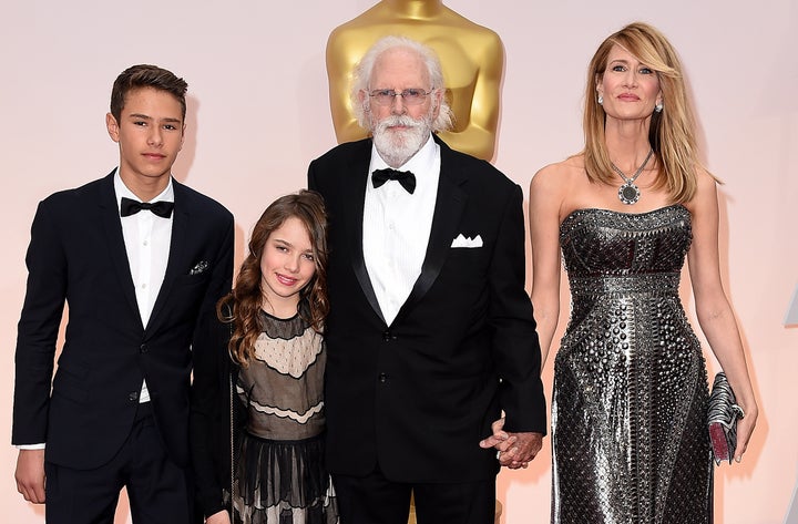 Dern with her kids and father, Bruce Dern, in 2015. 