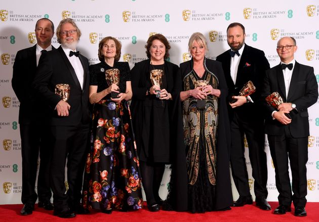 Τα 7 βραβεία BAFTA είναι ένας συγκλονιστικός απολογισμός για την ταινία του Γιώργου Λάνθιμου - εδώ με τους συνεργάτες του.