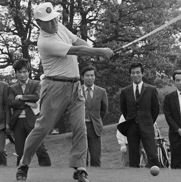 ゴルフを楽しむ田中角栄首相(東京・小平市の小金井カントリークラブ) 撮影日:1972年09月24日