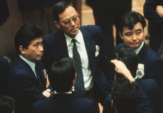 肩を落とす証券マン（東京都兜町の東京証券取引所） 撮影日：1990年03月22日