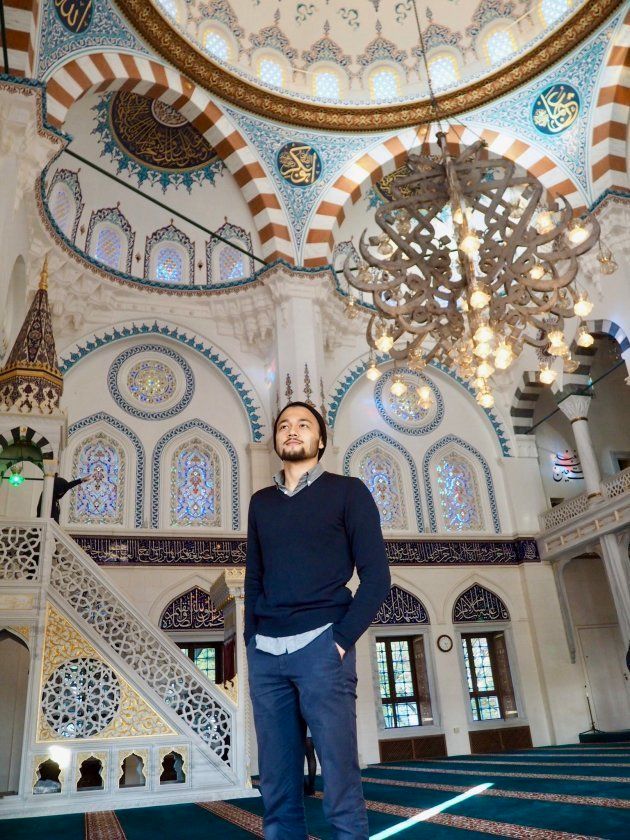 東京にあるモスク「東京ジャーミイ」の中。定期的に訪れるそうです。