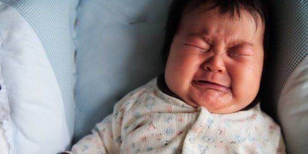 泣き止まない赤ちゃん、必死のお母さん。私が「泣いてもいいよ」ステッカーを作った理由 ハフポスト