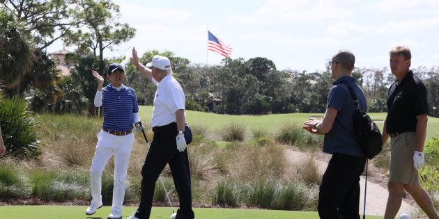 ゴルフをする安倍首相とトランプ大統領（February 11, 2017）