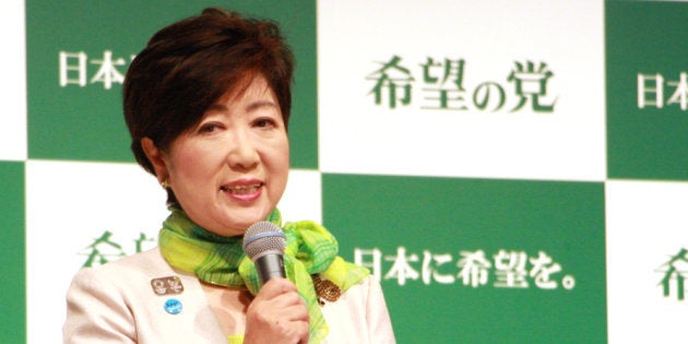 「希望の党」の設立会見をする小池百合子代表