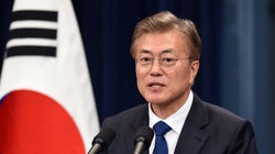 文在寅大統領、日韓合意は「再交渉」だが「韓日関係は改善したい」