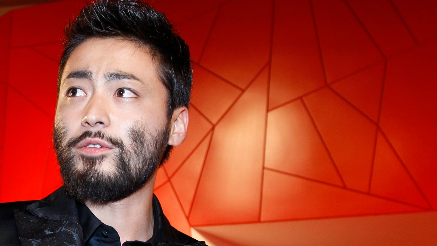 俳優の山田孝之さんが取締役に就任 スターとの体験 など販売する新会社をトランスコスモスと設立 ハフポスト これからの経済