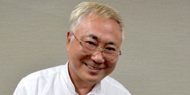 インタビューに答える高須克弥さん