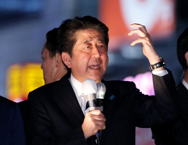 総選挙の応援演説をする安倍首相＝2017年10月、東京都