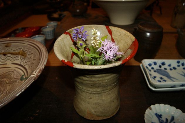 アメリカで気づいた「日本の伝統」の誇り。パンクロックに魅せられた男が、京都の骨董店を継ぐまで