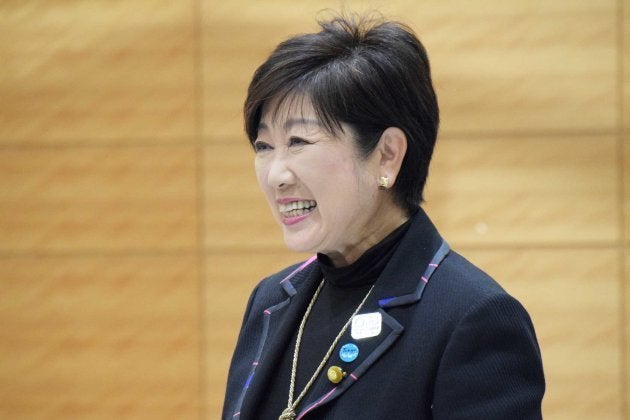 希望の党の両院議員総会で、開会前に笑顔を浮かべる小池百合子氏