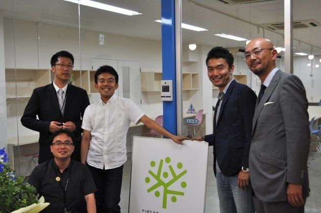 札幌大通のまち会社と2012年に開発したコワーキングスペース「ドリノキ」。上段、左から2番目が木下斉さん