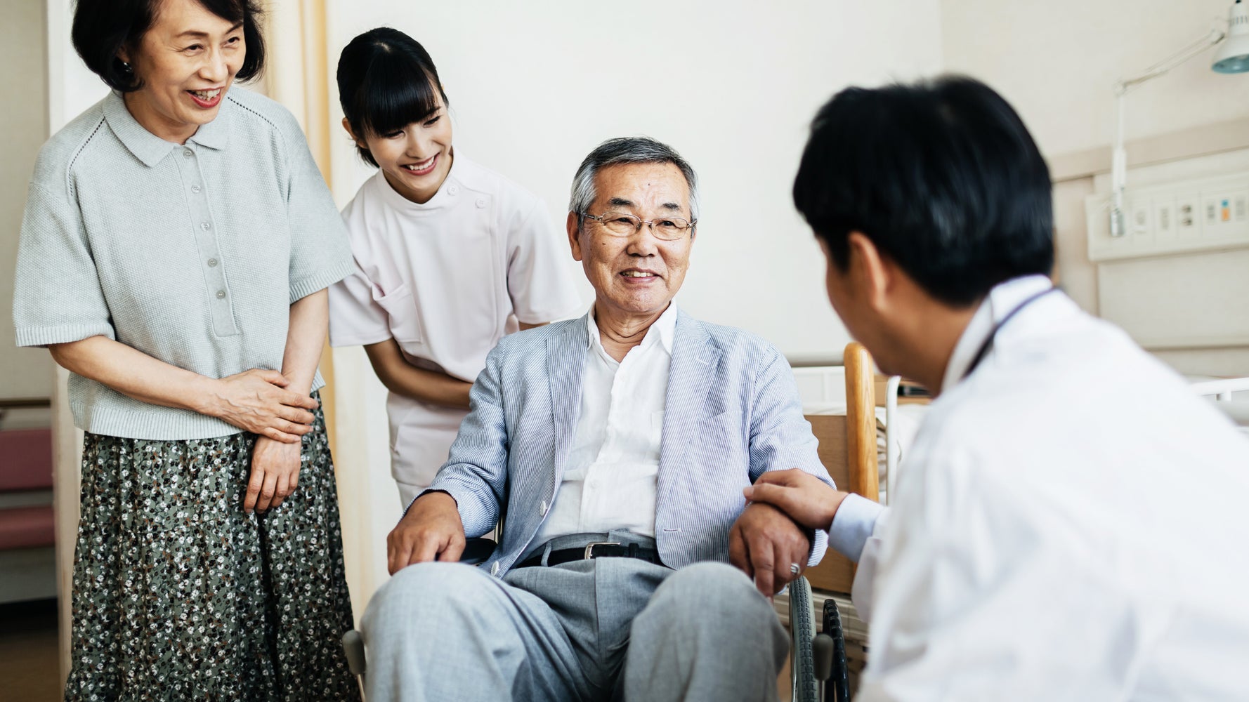 キュア から ケア の時代へ 高齢者の 生活の質 高める 看護と介護 研究員の眼 ハフポスト