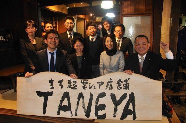 愛知県勝川で進めている、まり起業シェア店舗「TANEYA」左下が木下さん。