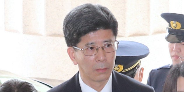 参院予算委員会の証人喚問のため、国会に到着した佐川宣寿前国税庁長官（中央）＝２７日午前、国会内 撮影日：2018年03月27日