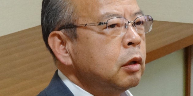 セクハラ問題で記者会見する東京都狛江市の高橋都彦市長＝２１日、東京・狛江市役所 