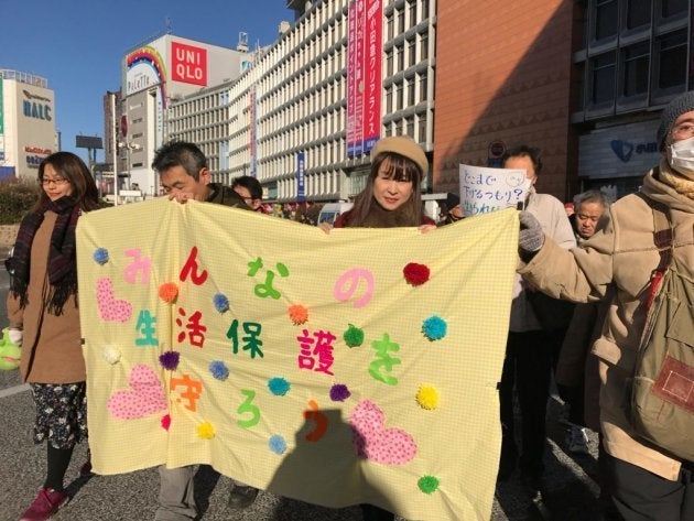 デモ隊が新宿の街を巡りました