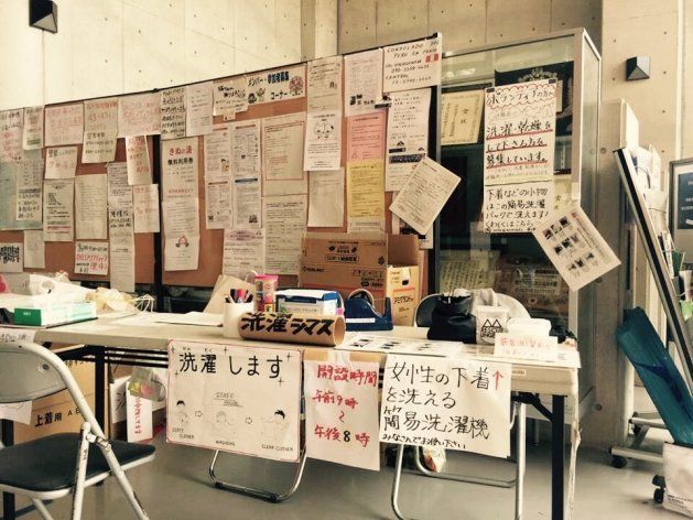 2015年、茨城県常総市の水害時に設けられた避難所。洗濯ボランティアの窓口に「レスキューランジェリー」を届けた（本間さん提供）