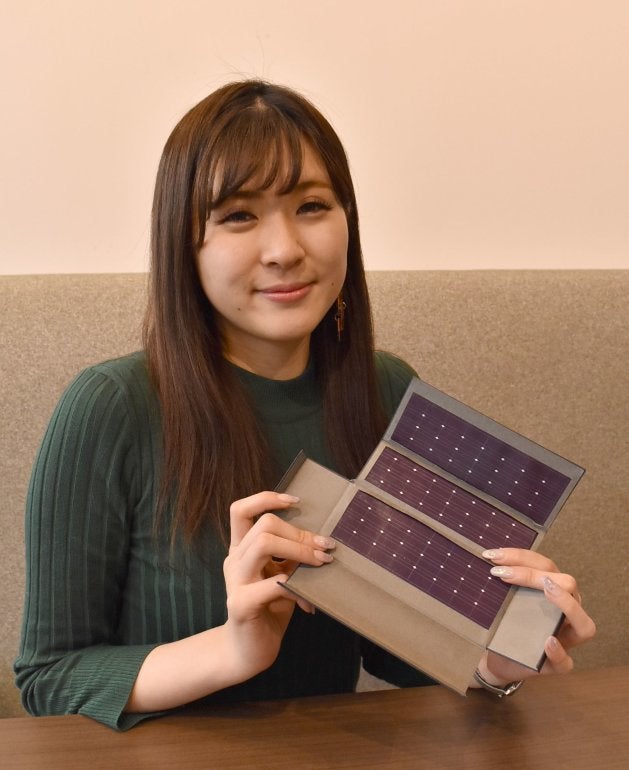 ペンケースがスマホの充電器に 福島県で東日本大震災を経験したデザイナーが考案 クラウドファンディングで開発費調達 ハフポスト ペンケースがスマホの充電器に 福島県で東日本大震災を経験したデザイナーが考案 クラウドファンディングで開発費調達 ハフポスト