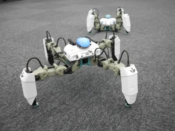 ドローンの次は多脚AR対戦型ロボットの「メカモン」（MekaMon）と仲間