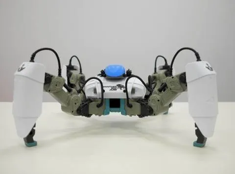 ドローンの次は多脚AR対戦型ロボットの「メカモン」（MekaMon）と仲間たちだ | ハフポスト アートとカルチャー