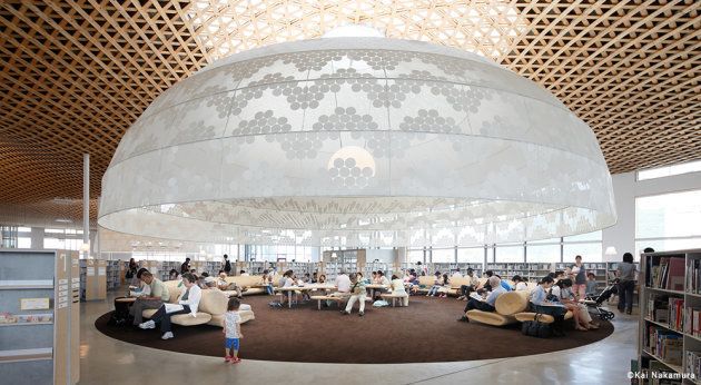 2015年に開館した「みんなの森ぎふメディアコスモス」（岐阜市立中央図書館を中核とする複合施設）