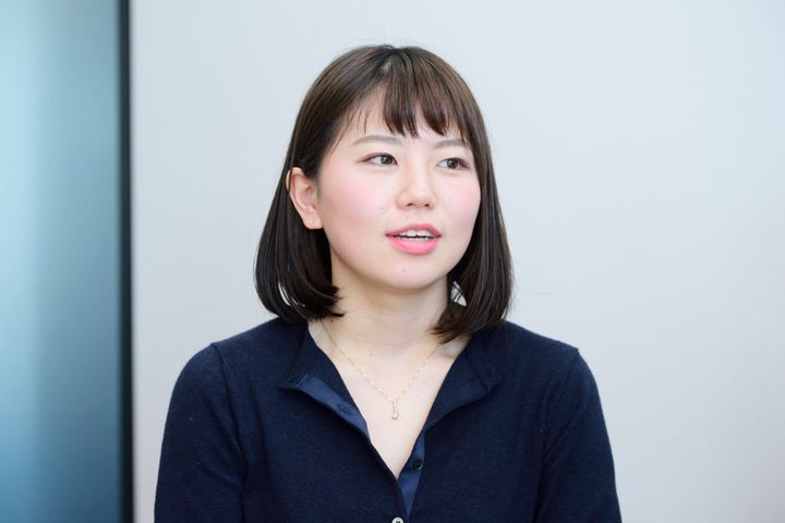 眞木唯衣（まき・ゆい）インターン歴1年7ヶ月。担当記事：自己分析をしても、本当の自分なんてみつからない──小説家・平野啓一郎さん。インターンで印象に残っていることは、「インターン開始2日目、出社したら周りのデスクに誰もいなかった。」