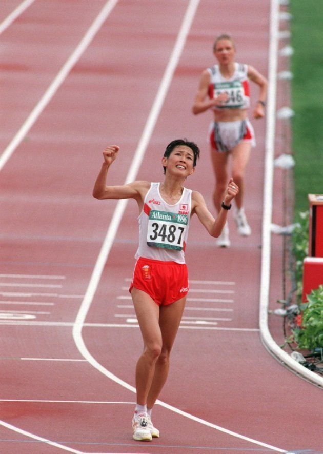 陸上女子マラソン、３位でゴールする有森裕子（アメリカ・ジョージア州アトランタの五輪スタジアム＝1996年7月28日撮影）