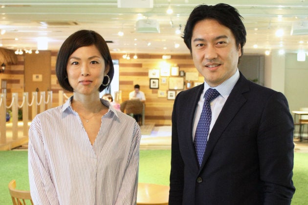ナヲさんと齊藤啓輔副町長(右)