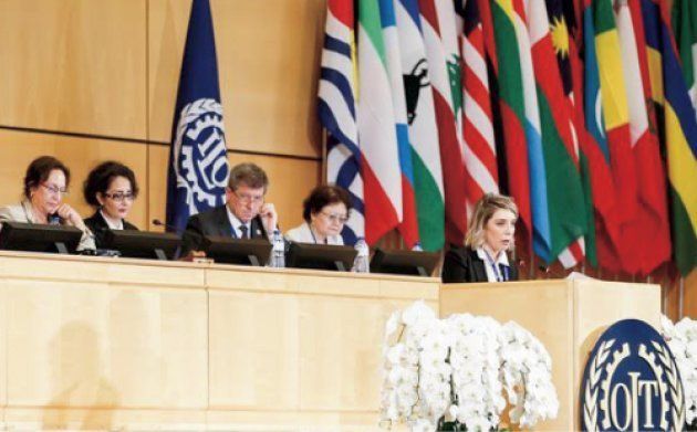 ILO総会にて副議長を務めた筆者（左から4番目）