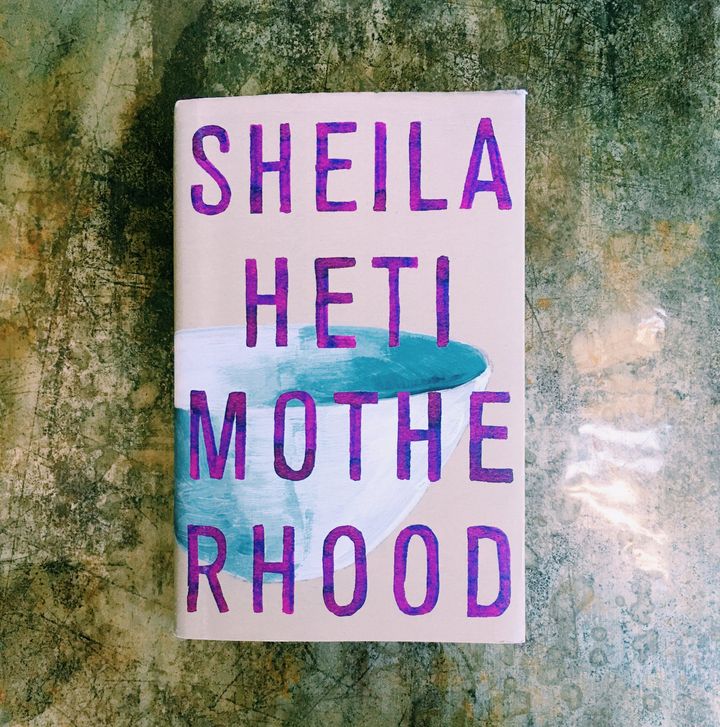 山崎まどかさんお薦めのシェイラ・ヘティー「Motherhood」。三十代のシェイラが子供を産むべきかどうかを考察するオート・フィクション