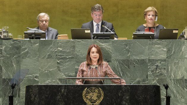 第72回国連総会閉幕式で宣誓を行うマリア・フェルナンダ・エスピノサ・ガルセス 第73回国連総会議長