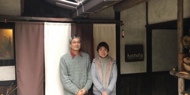 小椋聡さんと朋子さん。2016年12月撮影。