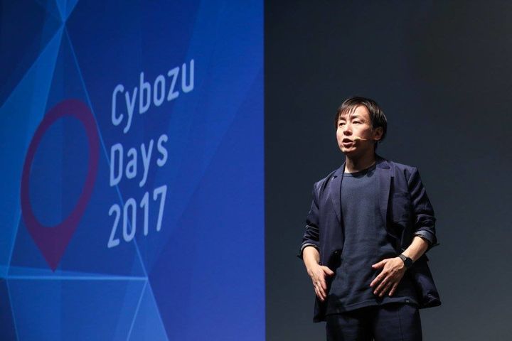 11/8,9に開催されたCybozu Daysの基調講演にて。さっそく青野がミノトールのセットアップを着ていました。